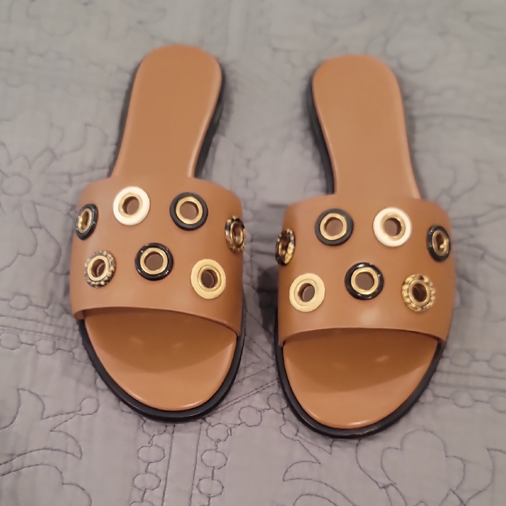 Tory Burch Tan Sandals with Gold and Black Accents - Picture 3 of 6